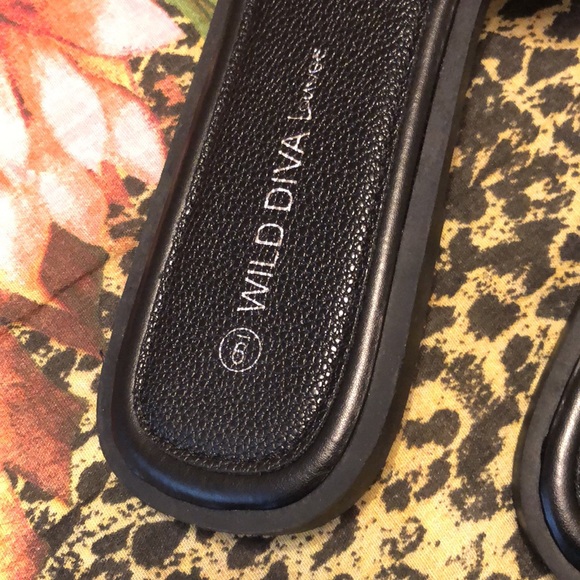 Trendy Black Slides - Picture 4 of 4